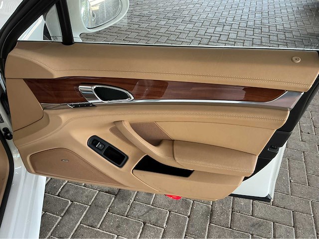 Porsche panamera turbo met iconische v8 biturbo youngtimer 500 pk 2010 btw auto - afbeelding 36 van  49