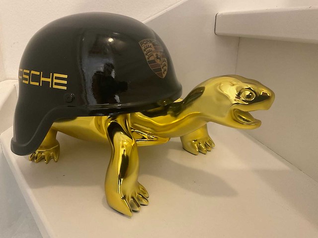 Porsche turtle sculptuur - afbeelding 1 van  5
