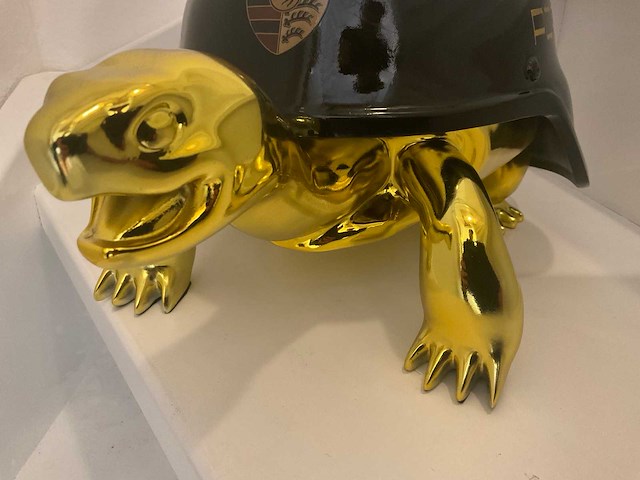 Porsche turtle sculptuur - afbeelding 7 van  7