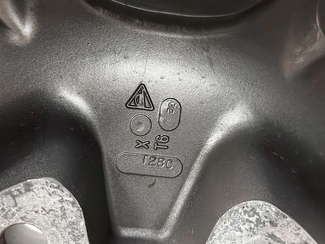 Porsche wielen set (winterbanden) r19 continental - afbeelding 1 van  6