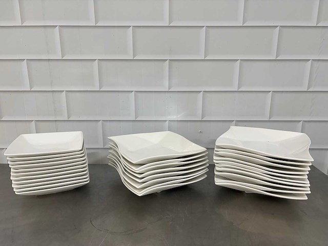 Porselein bord (30x) - afbeelding 1 van  4