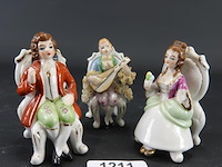 Porseleinen beeldengroepje - afbeelding 1 van  5