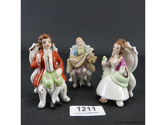 Porseleinen beeldengroepje - afbeelding 1 van  5