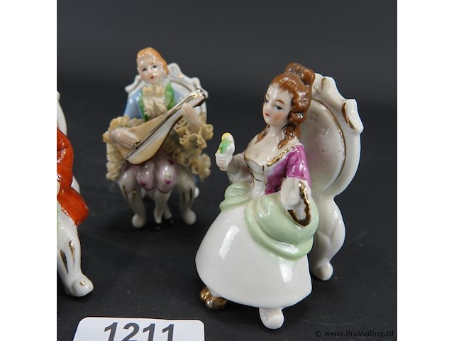 Porseleinen beeldengroepje - afbeelding 4 van  5