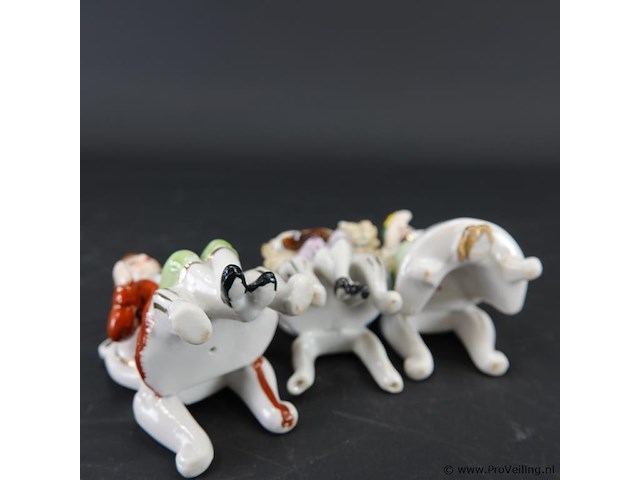 Porseleinen beeldengroepje - afbeelding 5 van  5