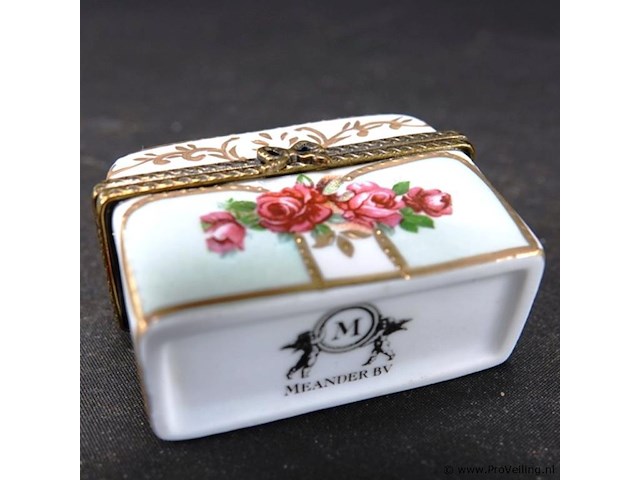 Porseleinen dekseldoosje met 3 karafjes - afbeelding 4 van  4