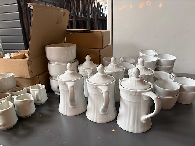 Porseleinen koffiepotten, notenbakken, melkkan en suikerpotten sets - afbeelding 3 van  8