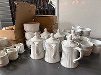 Porseleinen koffiepotten, notenbakken, melkkan en suikerpotten sets - afbeelding 3 van  8