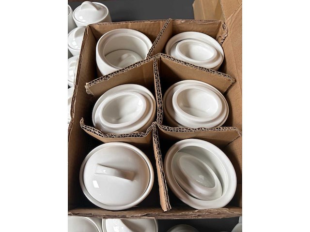 Porseleinen koffiepotten, notenbakken, melkkan en suikerpotten sets - afbeelding 4 van  8