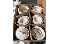 Porseleinen koffiepotten, notenbakken, melkkan en suikerpotten sets - afbeelding 4 van  8