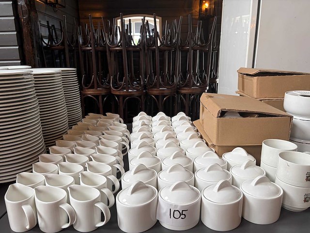 Porseleinen koffiepotten, notenbakken, melkkan en suikerpotten sets - afbeelding 8 van  8