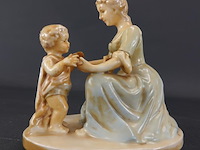 Porseleinen muziekdoosje moeder met kind - afbeelding 4 van  5