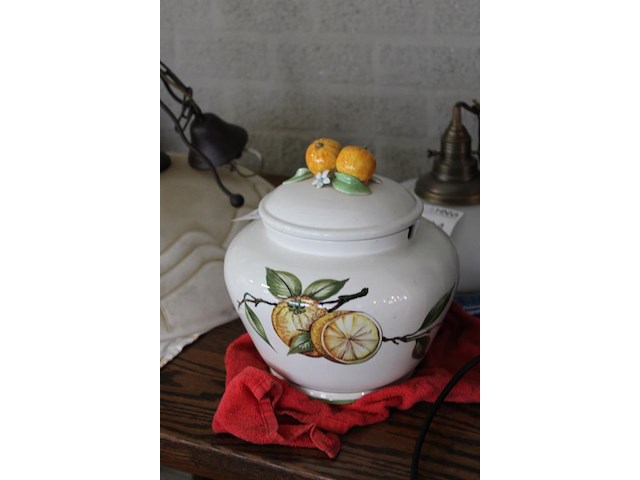Porseleinen pot met deksel hoogte 30 cm. - afbeelding 2 van  2