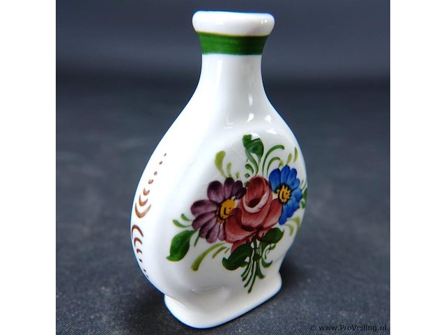 Porseleinen snuffbottle - afbeelding 2 van  3