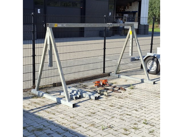 Portaal systeem, mennens, 2009, met aanhanger peitz elg 8.5 - afbeelding 1 van  24