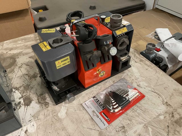 Portable drill bit and mill cutter grinder - afbeelding 1 van  4