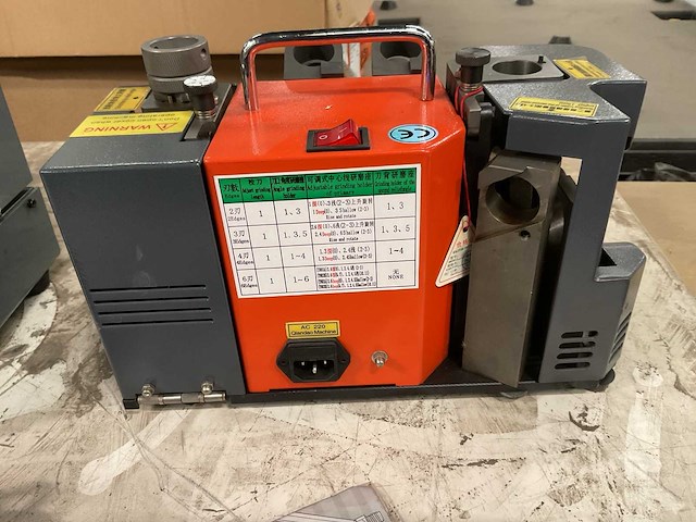 Portable drill bit and mill cutter grinder - afbeelding 2 van  4