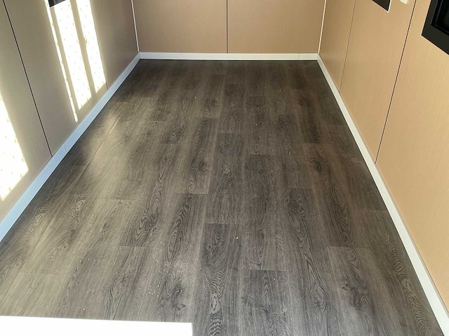 Portable home met 2 woonruimtes / 40 ft high cube - 12 meter containerwoning - afbeelding 21 van  28