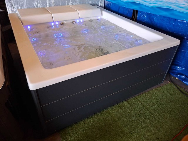 Portcril 5 persoons jacuzzi en buitenspa - afbeelding 8 van  19