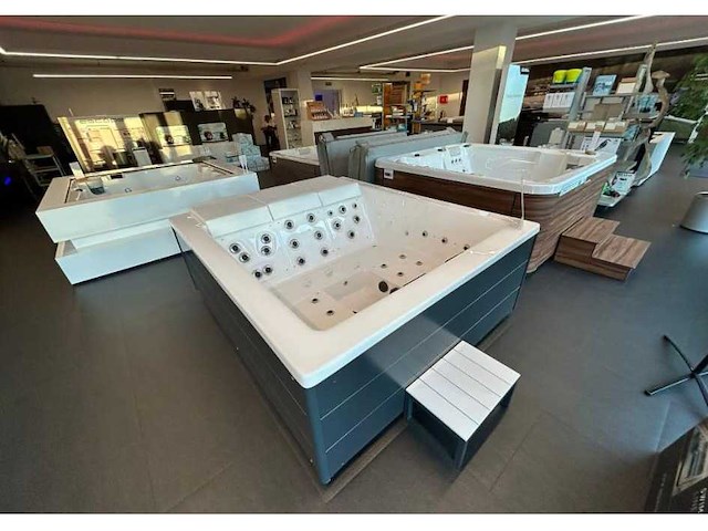 Portcril 5 persoons jacuzzi en buitenspa - afbeelding 16 van  19