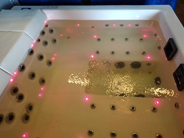 Portcril 5 persoons jacuzzi en buitenspa - afbeelding 3 van  19