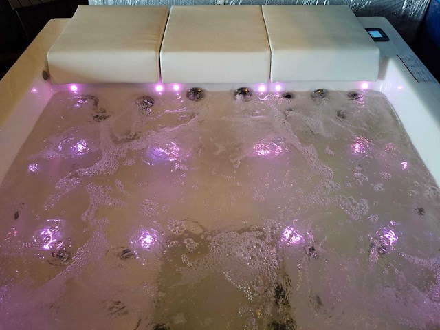 Portcril 5 persoons jacuzzi en buitenspa - afbeelding 6 van  19