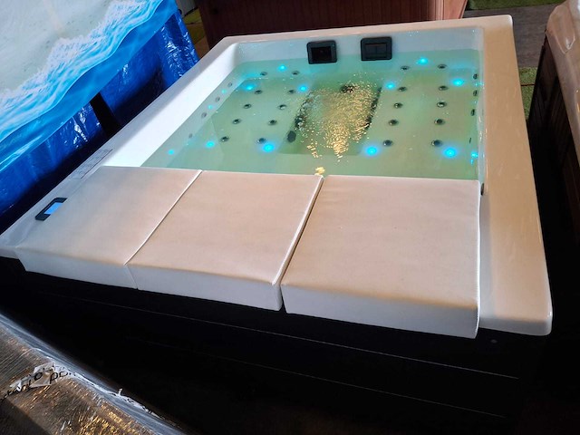 Portcril 5 persoons jacuzzi en buitenspa - afbeelding 13 van  19