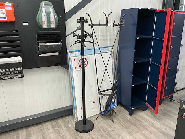 Portemanteau (2x) en landkaart - afbeelding 1 van  4