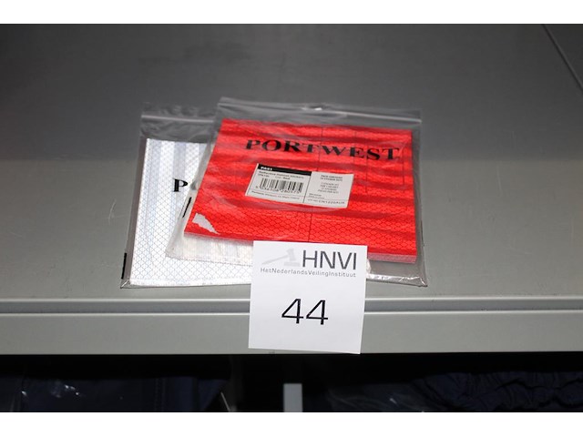 Portwest reflecterende helm stikkers wit en rood in twee verpakkingen. 10 stuks per verpakking - afbeelding 1 van  2