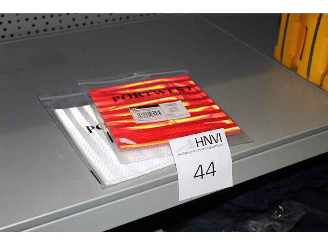 Portwest reflecterende helm stikkers wit en rood in twee verpakkingen. 10 stuks per verpakking - afbeelding 2 van  2