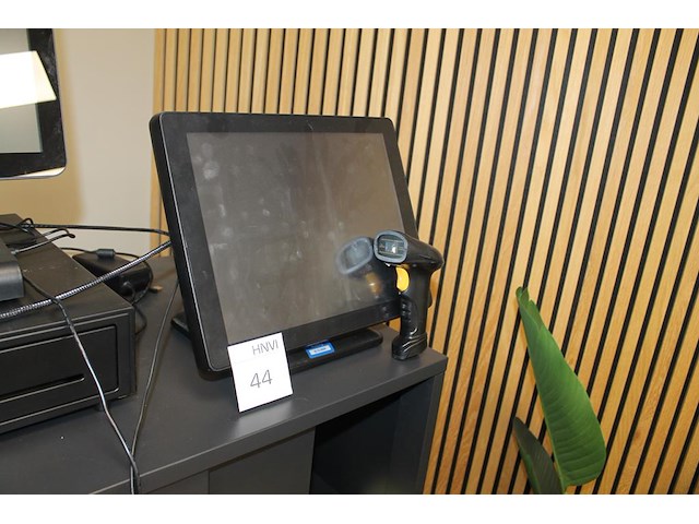 Pos- / kassa-systeem podis met touchscreen monitor en handscanner. - afbeelding 2 van  2
