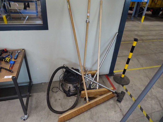 Post schoonmaaktoebehoren - afbeelding 1 van  1