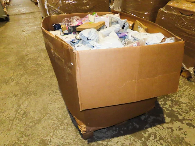 Postpakketten, retouren & overstock - 133 kg - afbeelding 1 van  24