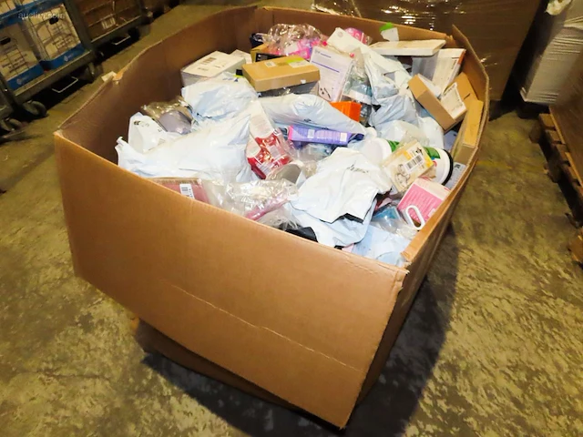 Postpakketten, retouren & overstock - 133 kg - afbeelding 12 van  24