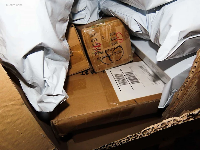 Postpakketten, retouren & overstock - 141 kg - afbeelding 12 van  12