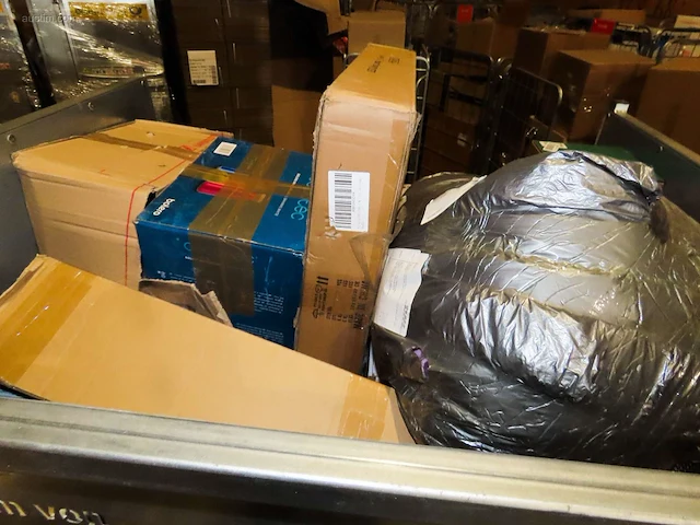 Postpakketten, retouren & overstock - 294 kg - afbeelding 7 van  25