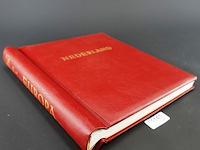 Postzegelalbum voor nederland en overzeese rijksdelen, uitgegeven door de duitse fabrikant ka-be. - afbeelding 1 van  5