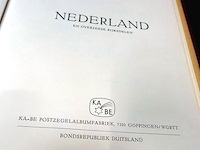 Postzegelalbum voor nederland en overzeese rijksdelen, uitgegeven door de duitse fabrikant ka-be. - afbeelding 2 van  5