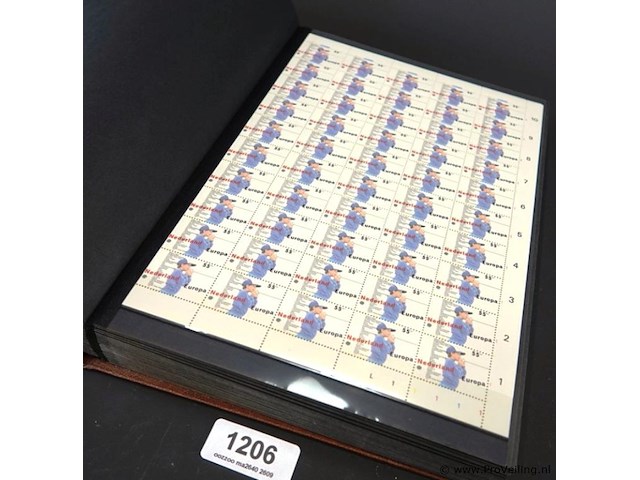 Postzegelmap ramvol met postzegelvellen - afbeelding 1 van  10