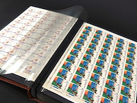 Postzegelmap ramvol met postzegelvellen - afbeelding 3 van  10