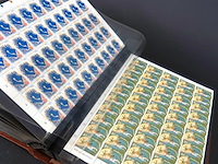 Postzegelmap ramvol met postzegelvellen - afbeelding 9 van  10