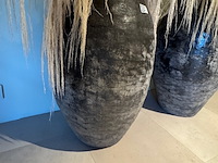 Pot met kunstbloemen, raw interiors - afbeelding 3 van  4