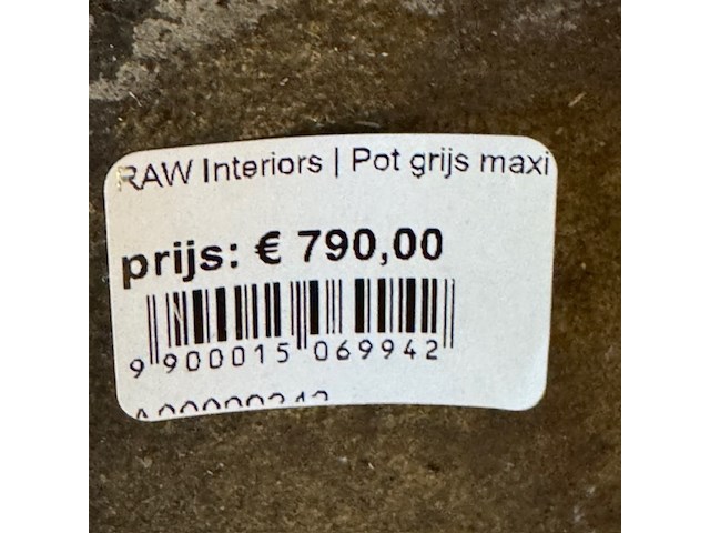 Pot met kunstbloemen, raw interiors - afbeelding 2 van  5