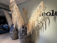 Pot met kunstbloemen, raw interiors - afbeelding 4 van  5