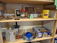 Potten, schalen... 2 schappen - afbeelding 1 van  3