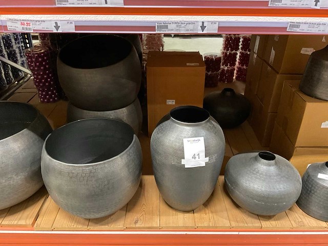 Potten vazen en schalen. - afbeelding 6 van  15