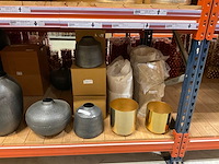 Potten vazen en schalen. - afbeelding 7 van  15