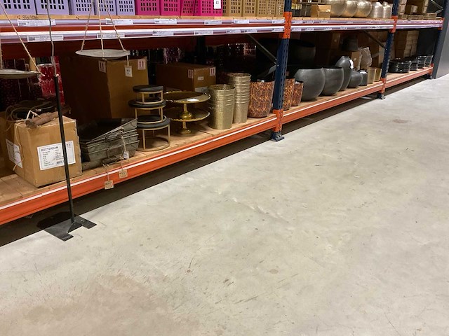 Potten vazen en schalen. - afbeelding 1 van  15