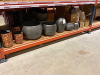 Potten vazen en schalen. - afbeelding 9 van  15