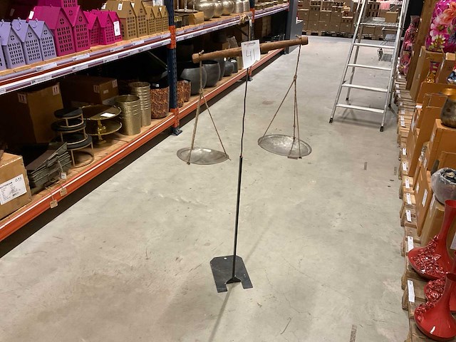 Potten vazen en schalen. - afbeelding 10 van  15